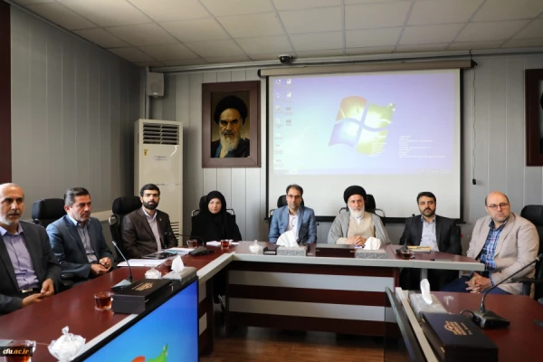 دکتر خنیفر در آستانه روز بسیج اساتید: 

امیدواریم بتوانیم در زندگی و کارها به این استاد بسیجی شهید دکتر چمران تاسی کرده و الگو بگیریم 2