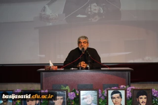 سردار نوعی اقدم در جلسه تخصصی بسیج اساتید دانشگاه فرهنگیان:

ادبیات فاخر جهاد و حماسه و شهادت را درقلب  معلمان و دانش آموزان جای دهید