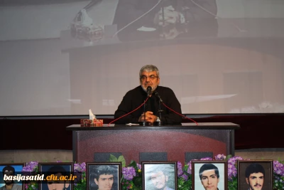 سردار نوعی اقدم در جلسه تخصصی بسیج اساتید دانشگاه فرهنگیان:

ادبیات فاخر جهاد و حماسه و شهادت را درقلب  معلمان و دانش آموزان جای دهید